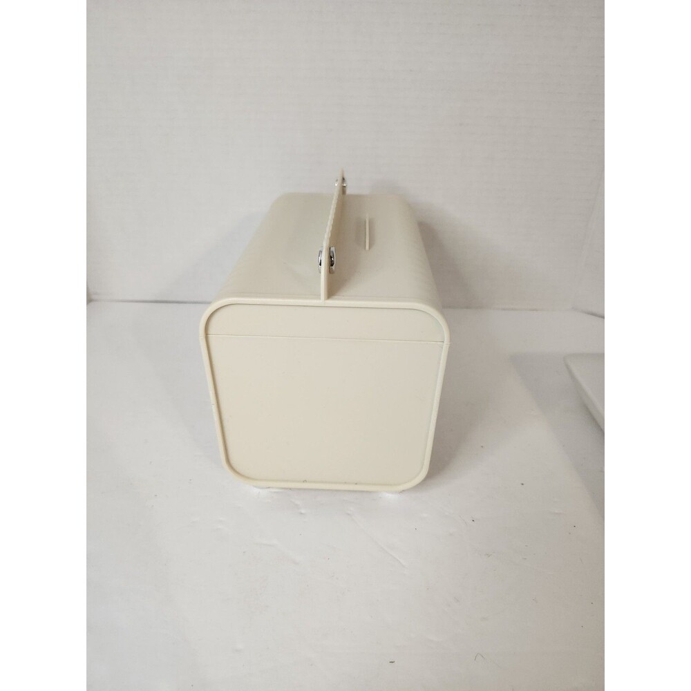 Tissue Box With Accessory Holder. - Picture 4 of 6